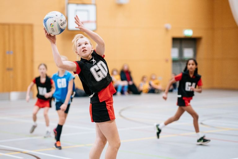 girls playing netball